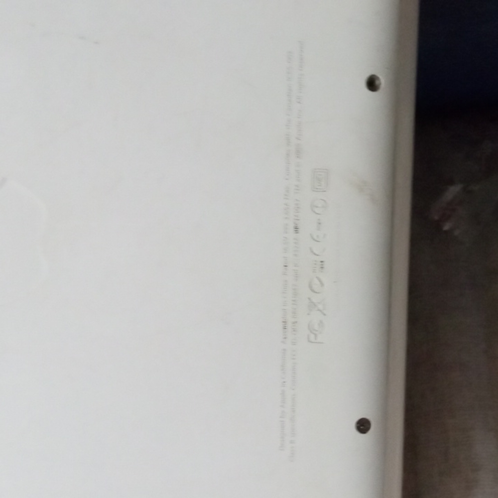 MacBook - Picture 3 of 3